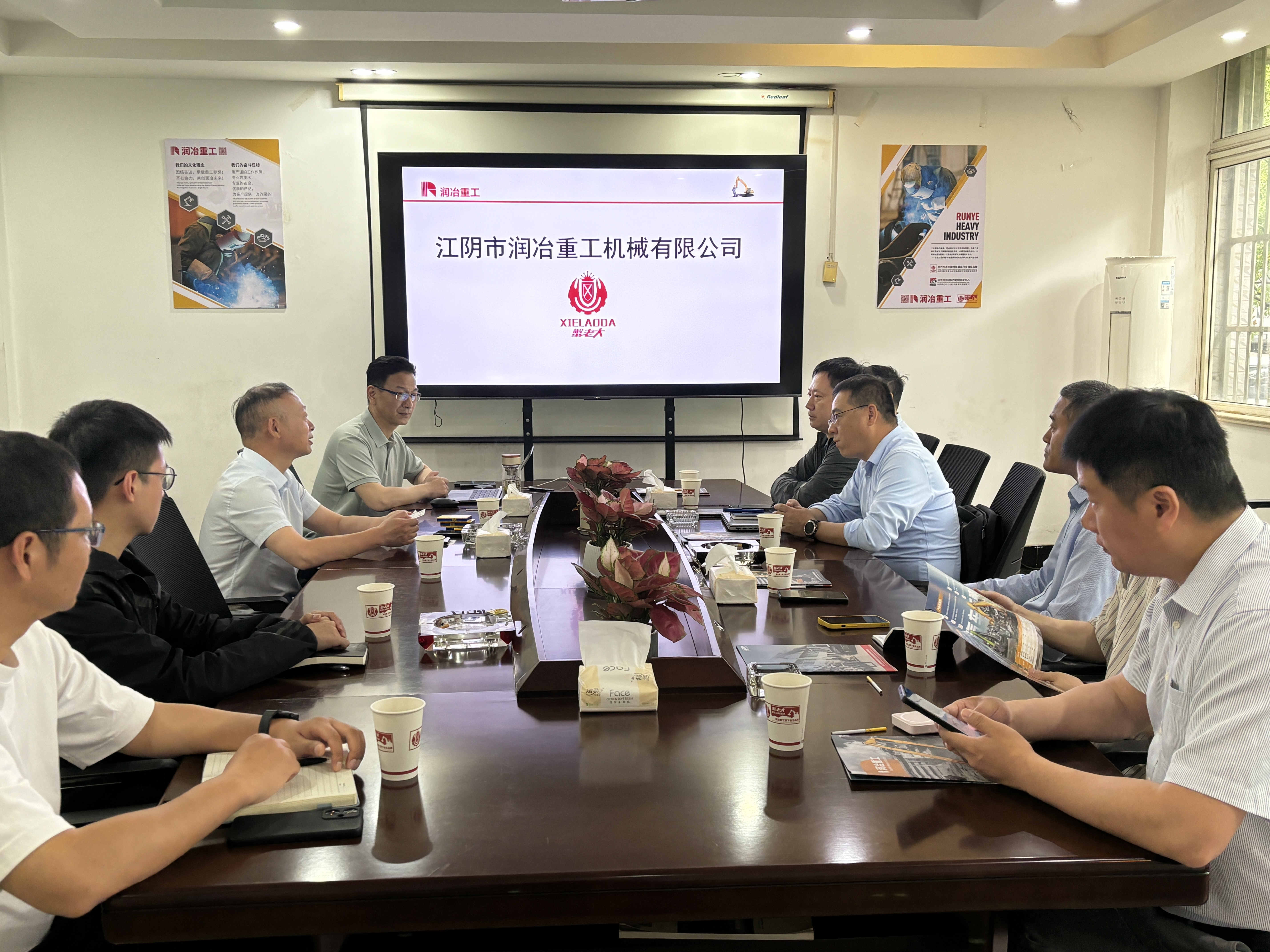 中國小松代表團蒞臨潤冶重工參觀交流